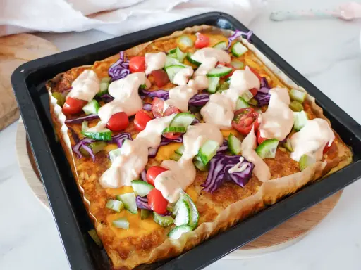 Herzhafte Quiche mit viel Gemüse und einer cremigen Sauce. Perfekt für gesunde Rezepte zum Abnehmen, die satt machen und schmecken.