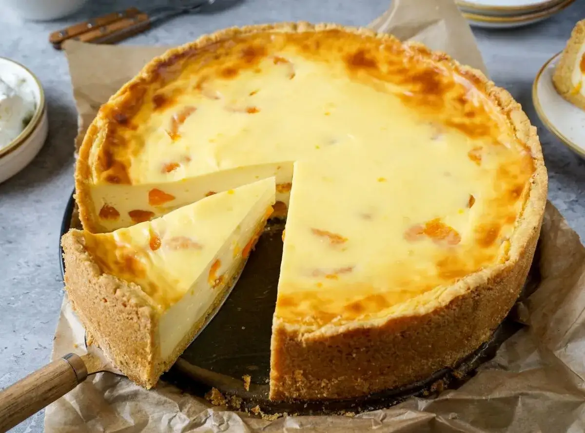 Ein saftiger Schmandkuchen mit Mandarinenst&uuml;cken. Man kann Schmandkuchen einfrieren, um ihn l&auml;nger genie&szlig;en zu k&ouml;nnen.